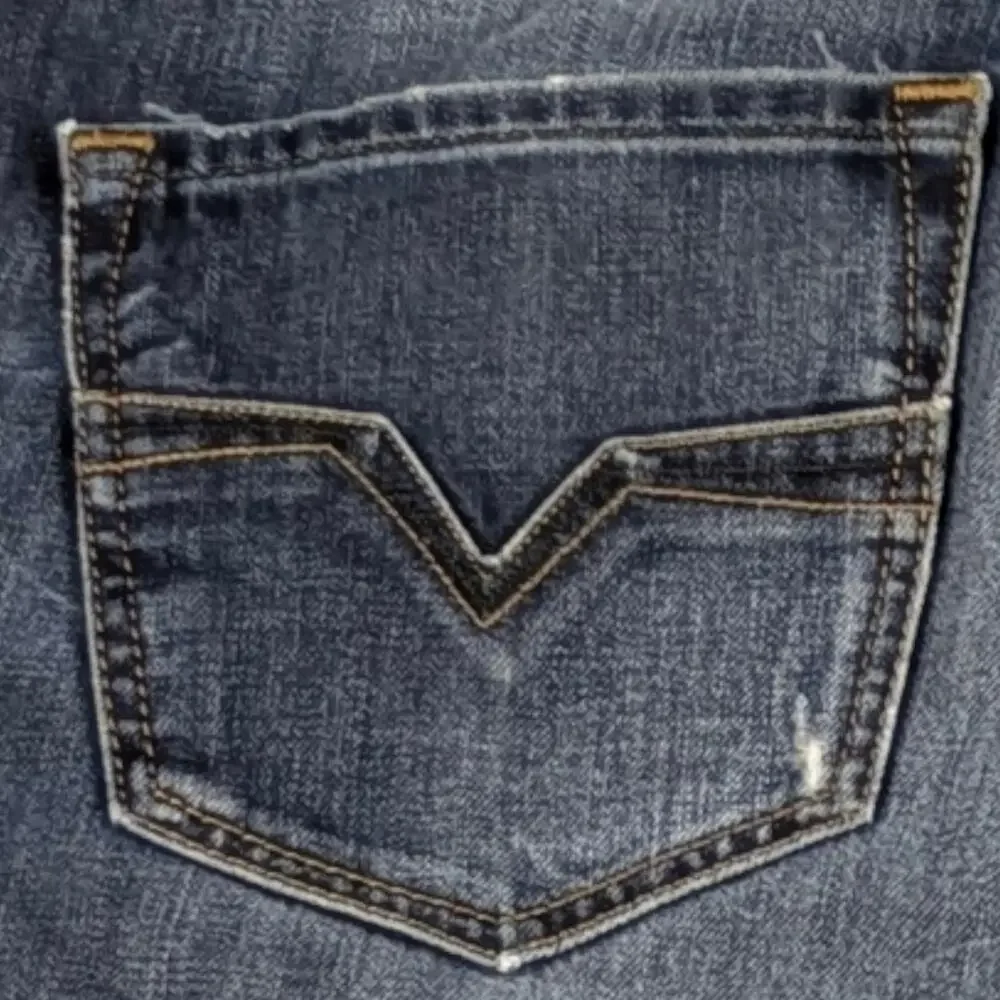 Diesel Larkee 0813Q Men’s Straight Leg Jeans Dark Wash Size 34    J1711